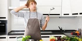 hombre en la cocina hombre en la cocina