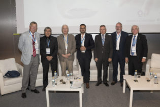 De izquierda a derecha: Harmut Frank, Ehud Keinan, Jean Marie Pierre Lehn, Jorge Alcalde (moderador del debate), Antón Valero, Robert Parker, Carlos Negro.