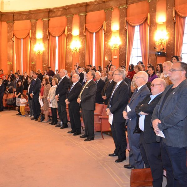 En solidaridad con el dolor de las familias de las víctimas y del pueblo francés