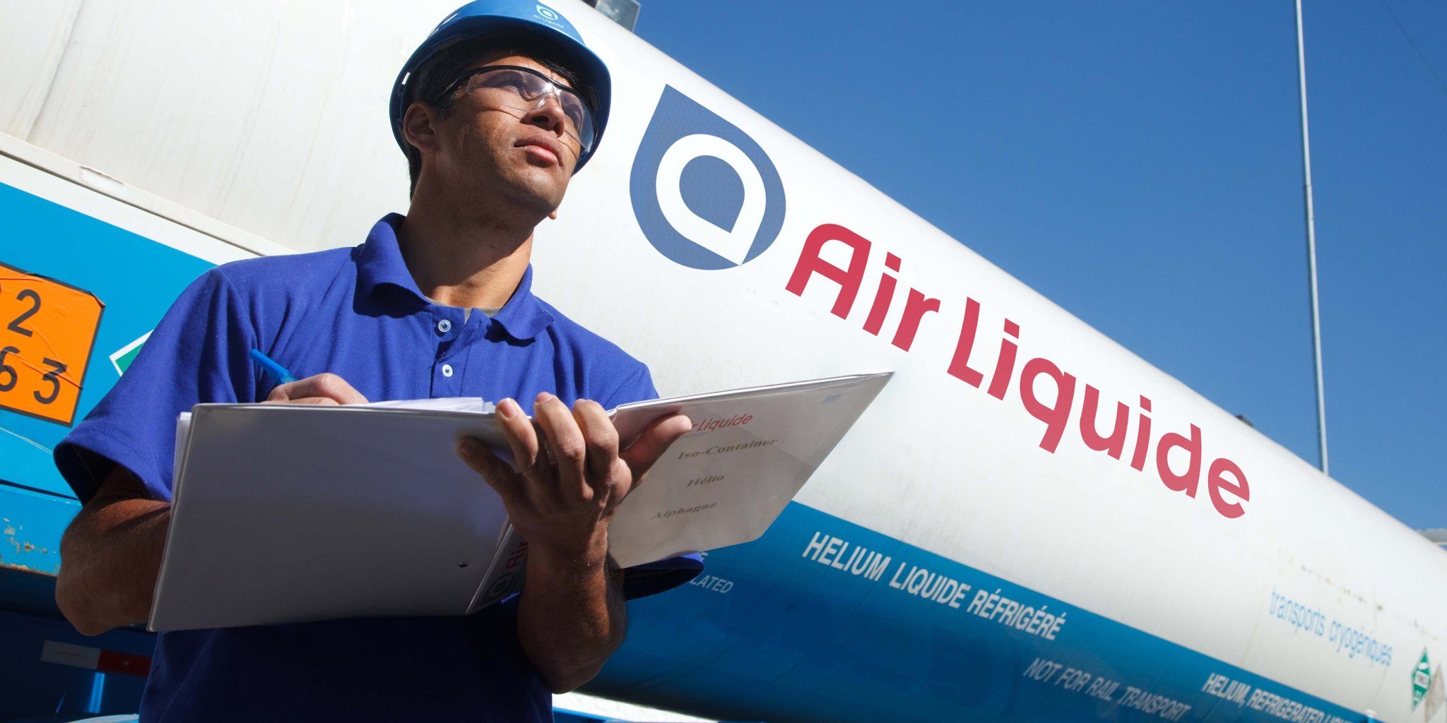 Air liquide road tankerwith new logo for 2018