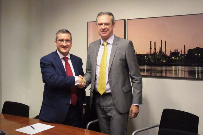 Ramón Viñas, Presidente de la AECQ (izda.) y Juan Antonio Labat, Director General de Feique (dcha.)