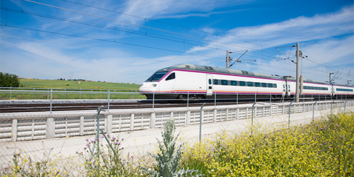 Polímeros reforzados con fibras resistentes al fuego para la reducción de peso y diseño interior modular para los trenes del futuro