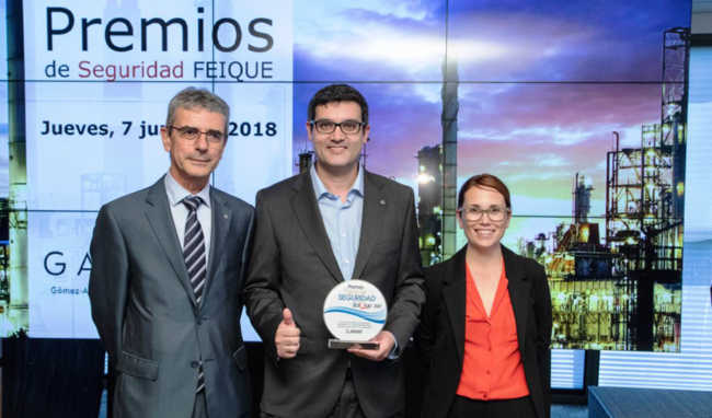 Ramón Ventura, Sergio Toribio y Anna Pedrós, en representación de Clariant, recogieron el Premio de Seguridad de FeiquE 2017. Foto: Feique