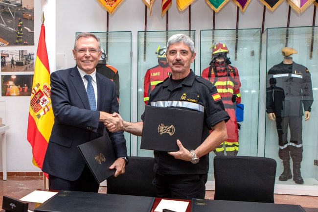Anton-Valero-Presidente-de-Feique-y-Miguel-Alcaniz-Comas-Jefe-de-la-Unidad-Militar-de-Emergencias-UME