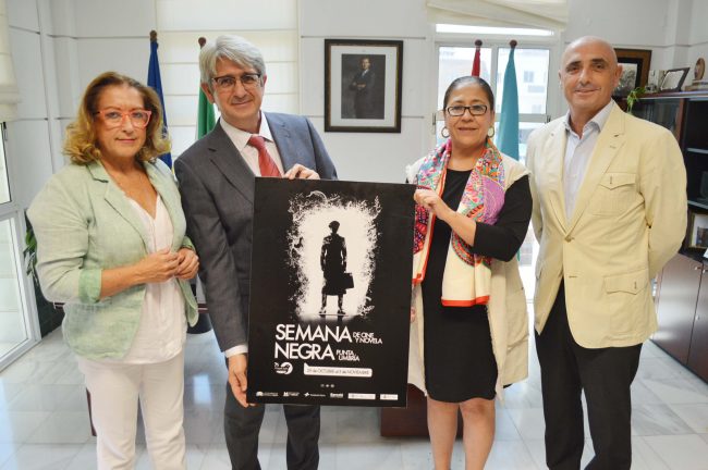 La-alcaldesa-de-Punta-Umbria-Aurora-Aguedo-y-el-representante-de-la-Fundacion-CEPSA-en-Huelva-Jose-Antonio-Aguera
