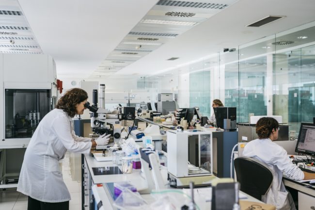 Laboratorio de microbiología de AINIA (002)