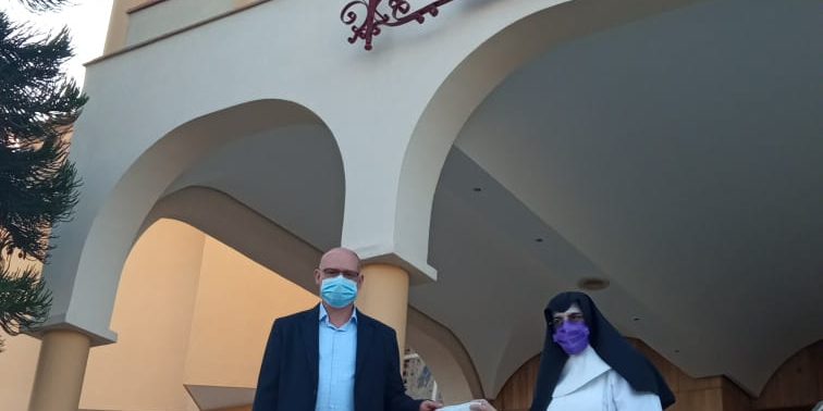 Sayago_entrega_cheque