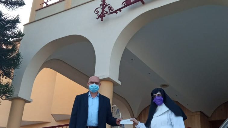 Sayago_entrega_cheque