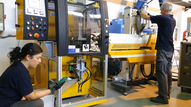 Título Profesional Materiales Plásticos