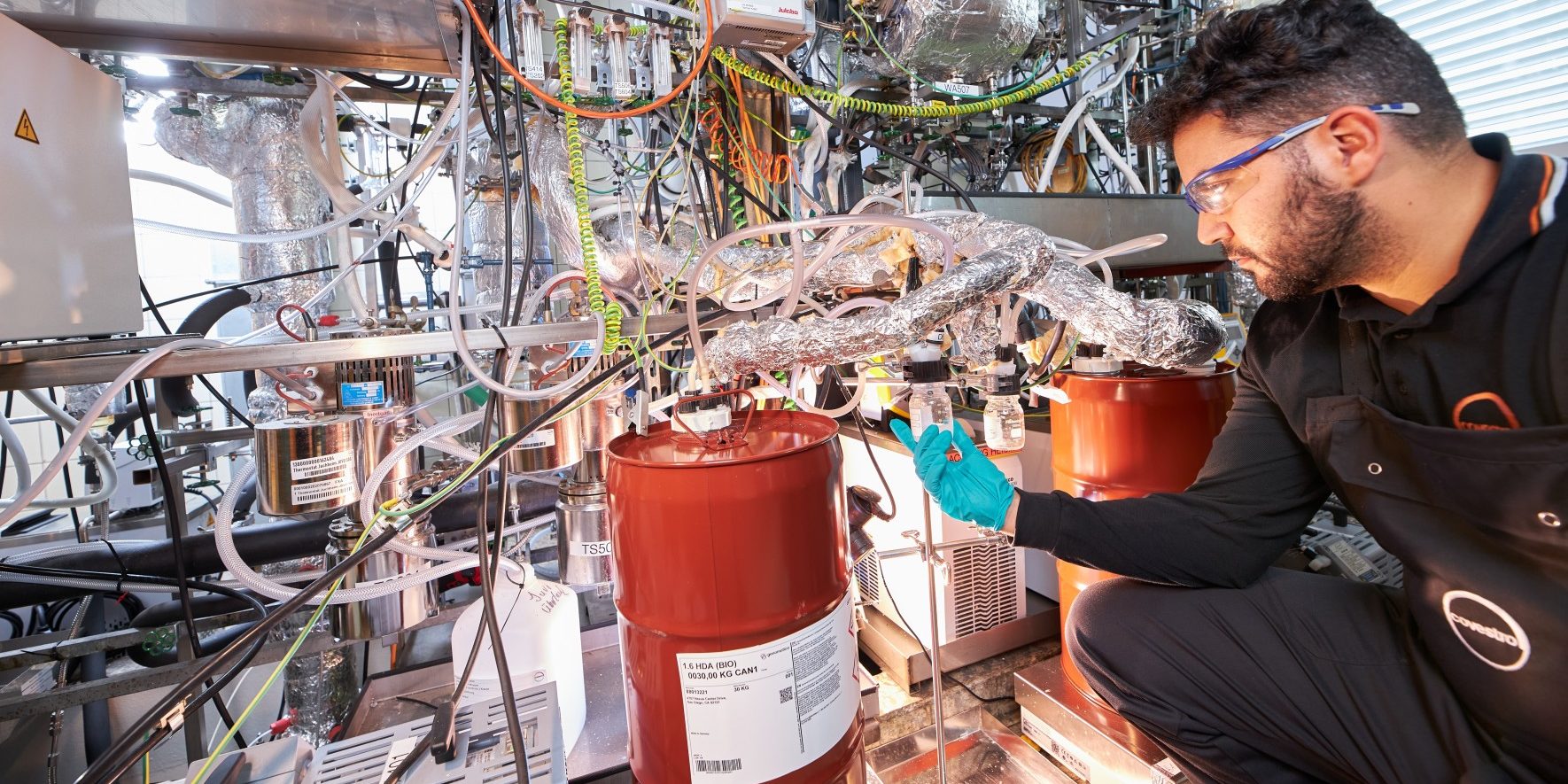 Planta piloto en la que Covestro produce la materia prima de base biológica HMDA