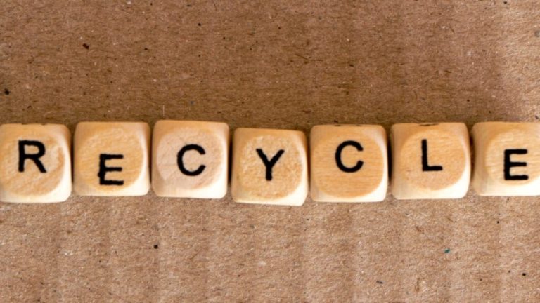 A word recycle is written on a paper