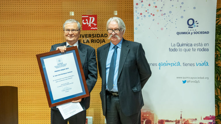 Día de la QuímicaCiencias básicas para el desarrollo. Tecnol