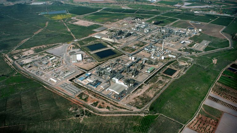 Terrenos que albergarán la planta FV junto a SABIC