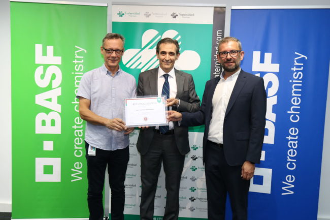 Fraternidad entrega reconocimiento a BASF_1