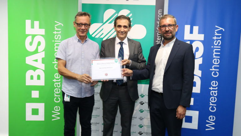 Fraternidad entrega reconocimiento a BASF_1
