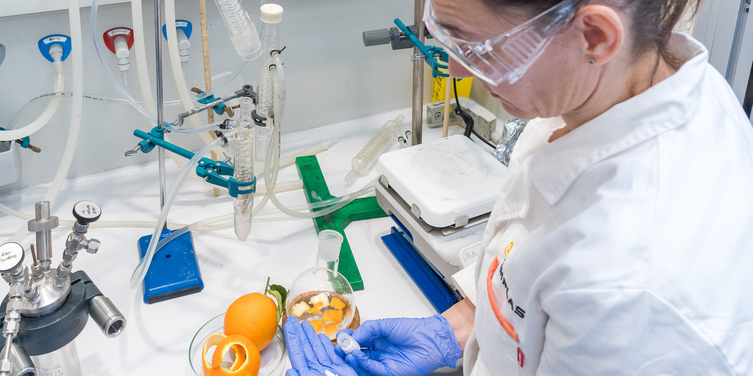 BUILD-LIMONENE 2 AIMPLAS impulsa el desarrollo de materiales sostenibles para la construcción producidos a partir de CO2 de emisiones industriales y pieles de cítricos