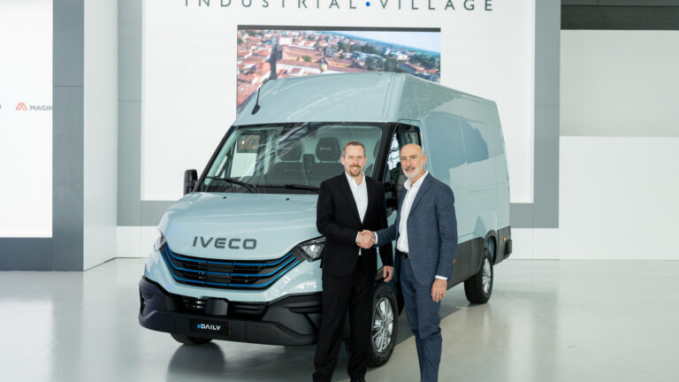 Iveco Group wählt BASF als ersten Recyclingpartner für Batterien aus Elektrofahrzeugen / Iveco Group chooses BASF as first recycling partner for electric vehicle batteries Solución de reciclaje para las baterías de vehículos eléctricos