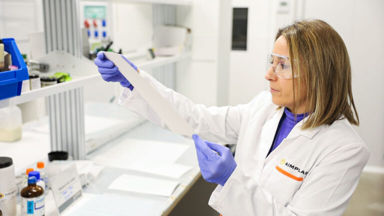 AIMPLAS trabaja en un mejor rendimiento de los bioplásticos para preservar alimentos y bebidas, pero también el medio ambiente