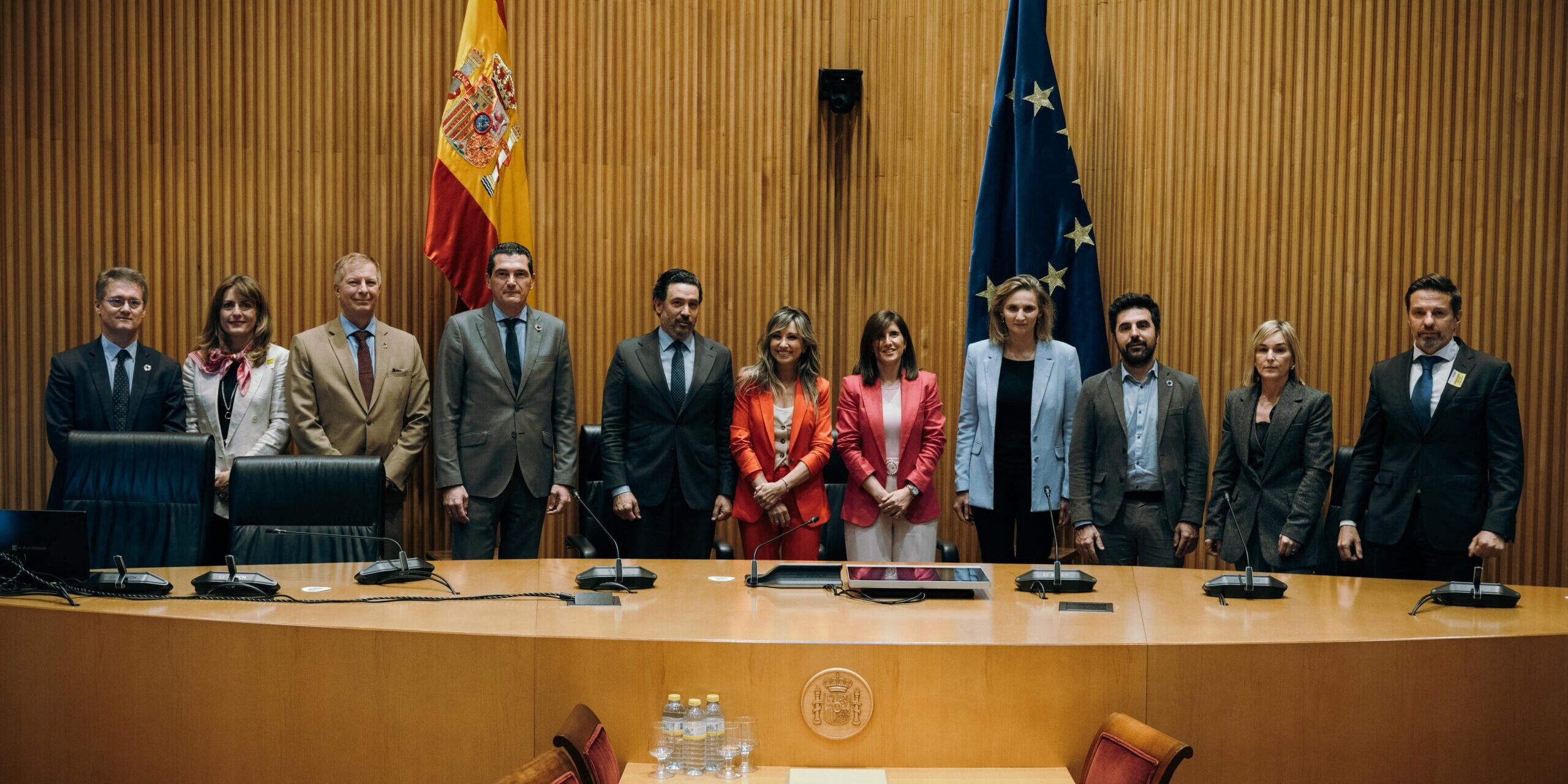 GOMMgc6WIAAdUvM hoja de ruta “The Plastics Transition”