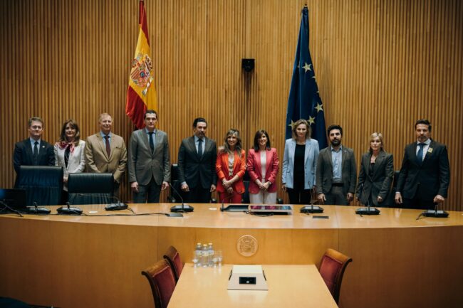 GOMMgc6WIAAdUvM hoja de ruta “The Plastics Transition”