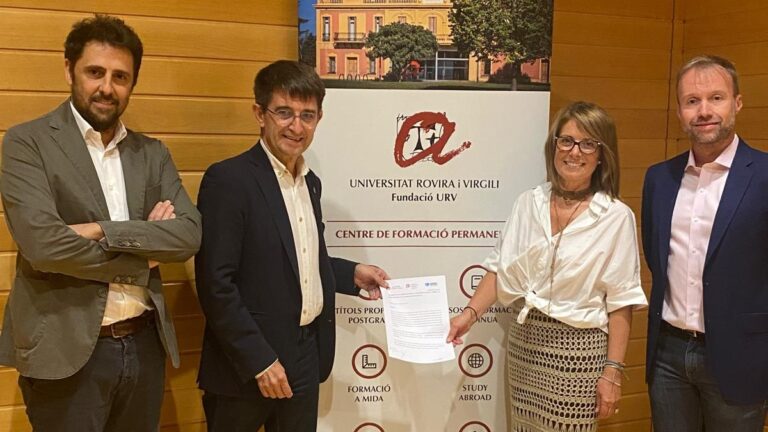 Foto 1 – Firma Convenio Premios Master H2 (002)