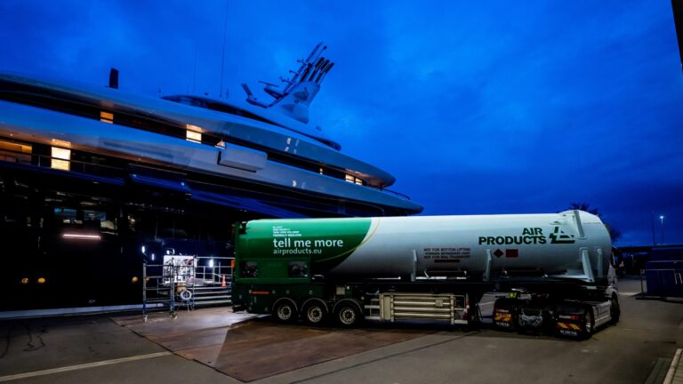 Feadship fueling 2
