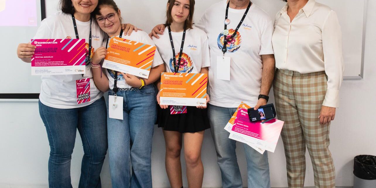 SABIC apoyando a su equipo emergirls en la final del Programa Technovation Girls Region de Murcia 2025