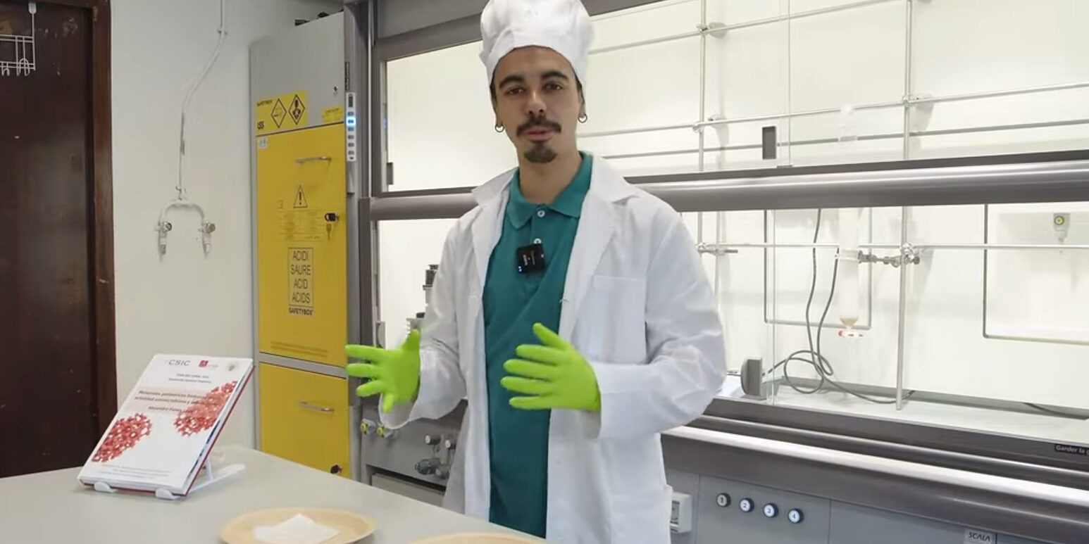 cocina_polimerica Alejandro Funes, ganador del primer premio, en el vídeo Cocina polimérica.