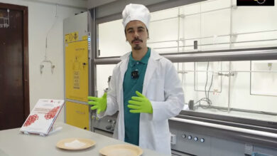 Alejandro Funes, ganador del primer premio, en el vídeo Cocina polimérica.